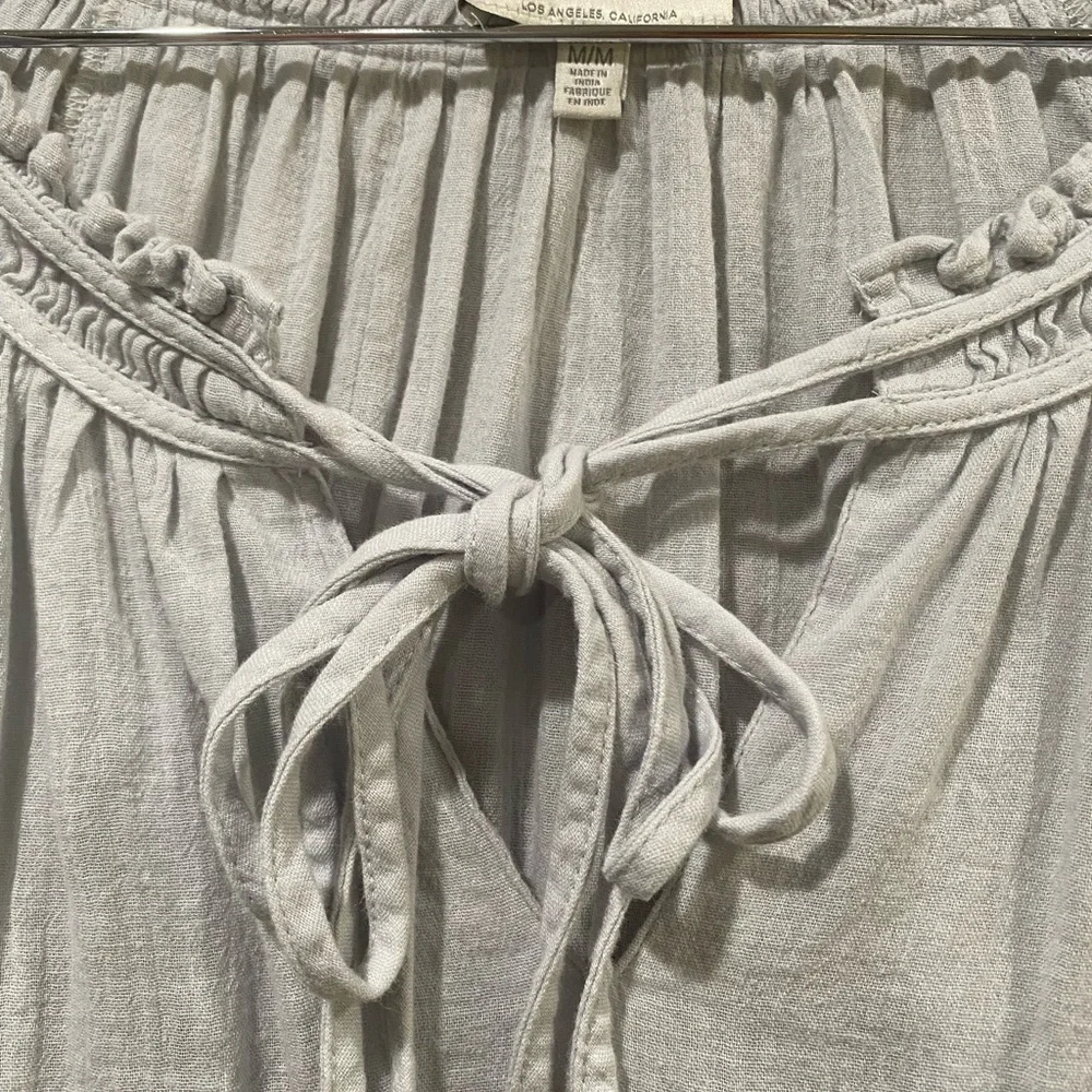 Lucky Brand Embroidered Gray Peasant Top Size Medium - Picture 5 of 6